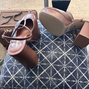 Larroude Platform Designer Mary Jane (Brand new/Never Worn)